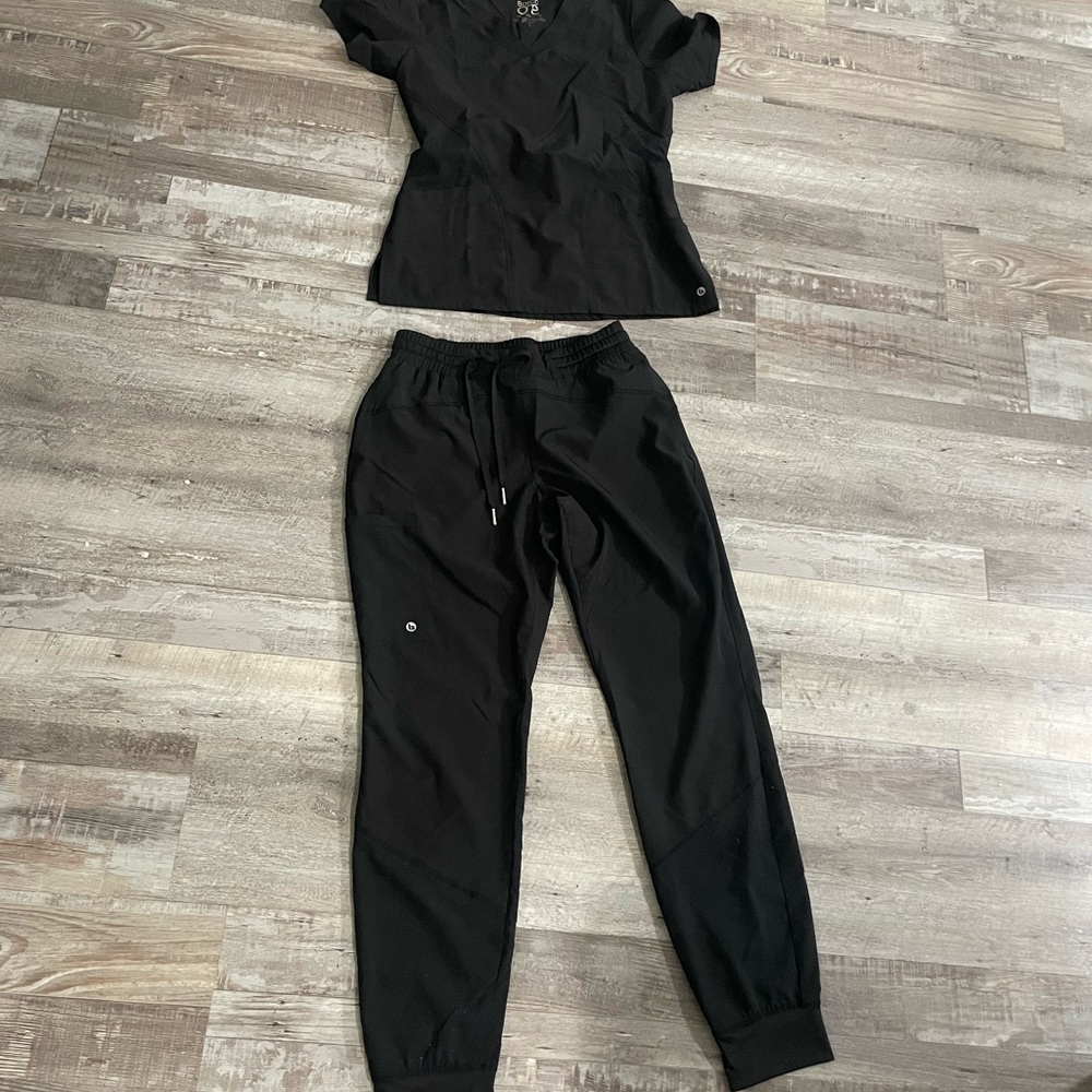 BarcoOne Scrub Set